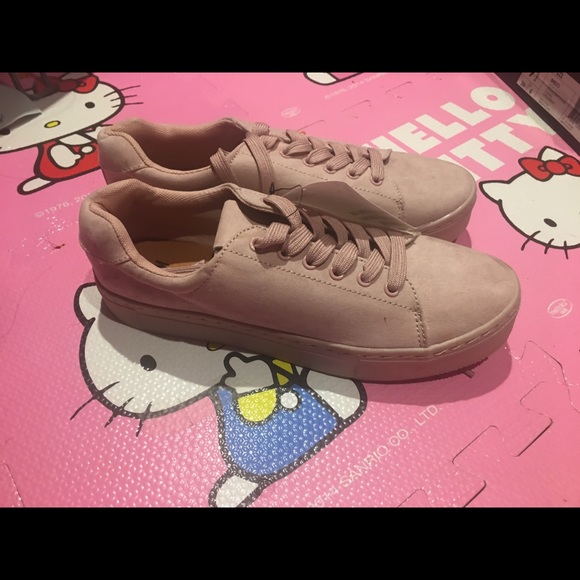brand new . H & M light pink sneaker size 8 (39 ) - Picture 2 of 5